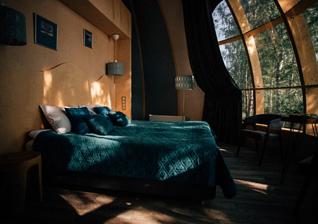  Сфера ORTO с купелью и камином с видом на реку в глэмпинге 