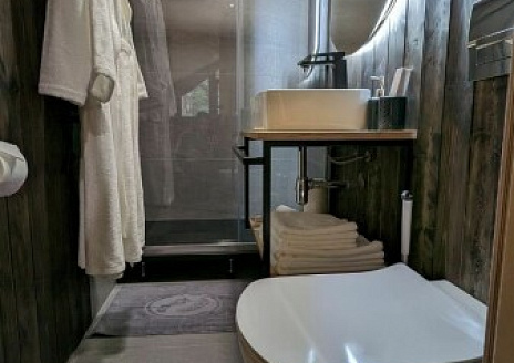  Номер в большом панорамном барнхаусе (2 этаж) для 2-4 гостей рис.4