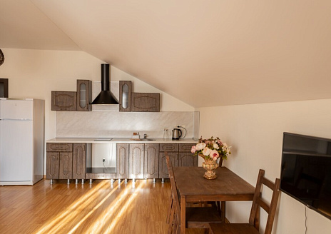 Фото - Семейный стандарт с кухней и видом на озеро, бассейн и лес на 4 этаже рис.3  Семейный стандарт с кухней и видом на озеро, бассейн и лес на 4 этаже рис.3